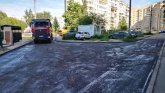 На улице Стрелковой вновь ремонтируют дворовые проезды